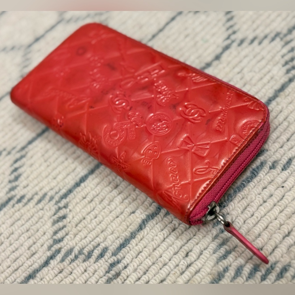 CHANEL Pink Barbie Y2K Vintage Lucky Charm Patent Leather Long Zip Wallet/Clutch - Picture 4 of 16